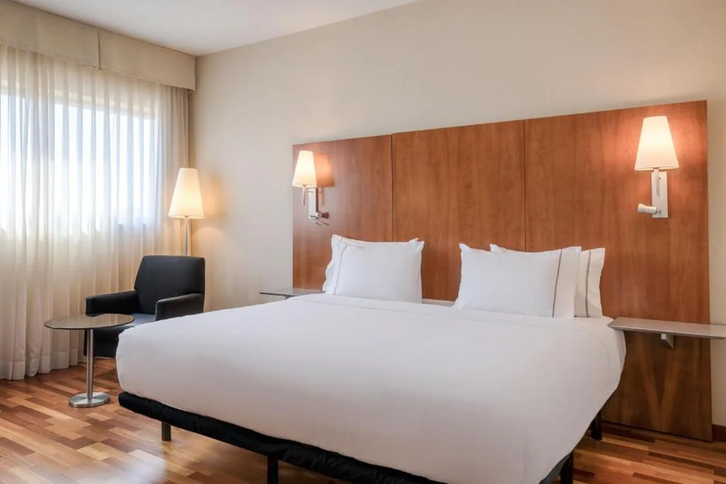 Junior Suite met extra groot bed — AC Hotel Alcalá de Henares by Marriott