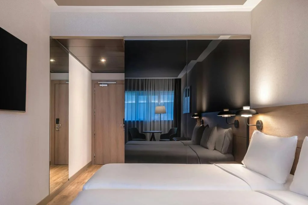 Quarto Duplo Standard Plus - 2 camas — AC Hotel Atocha by Marriott