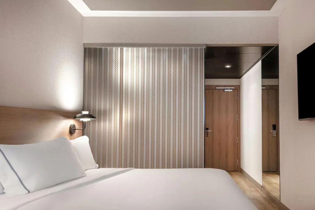 Quarto Standard - 1 cama grande — AC Hotel Atocha by Marriott