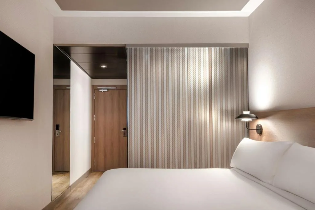 Quarto Standard - Cama extragrande — AC Hotel Atocha by Marriott