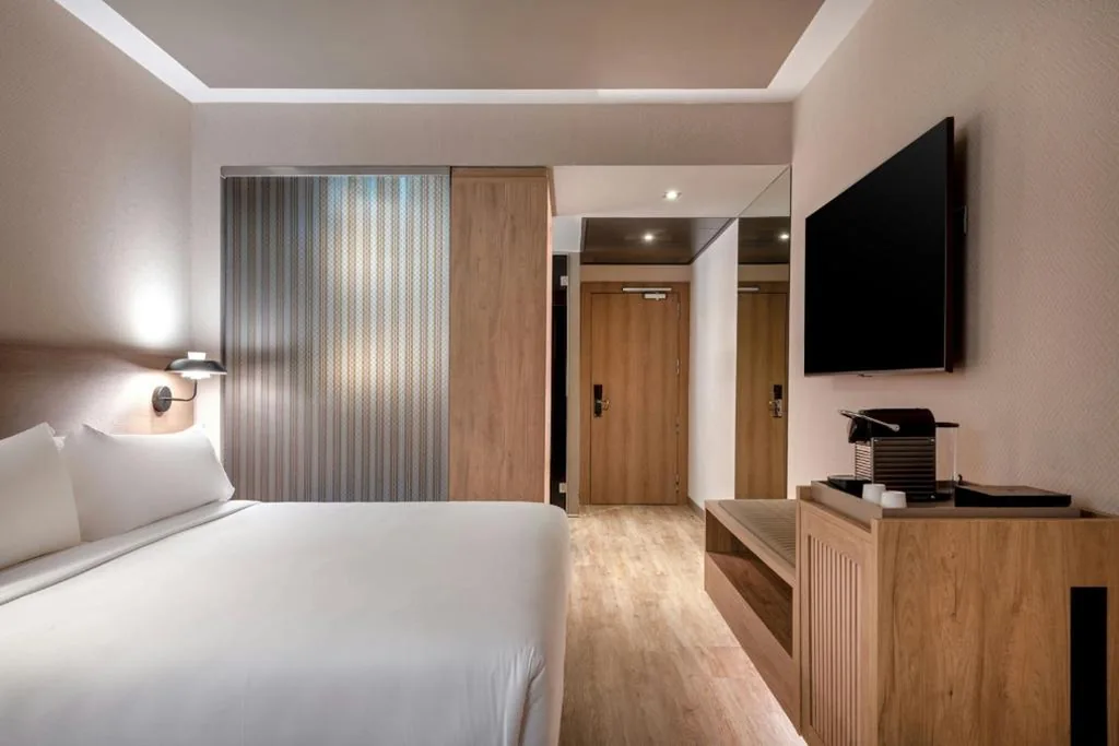 Quarto Superior com cama extragrande — AC Hotel Atocha by Marriott