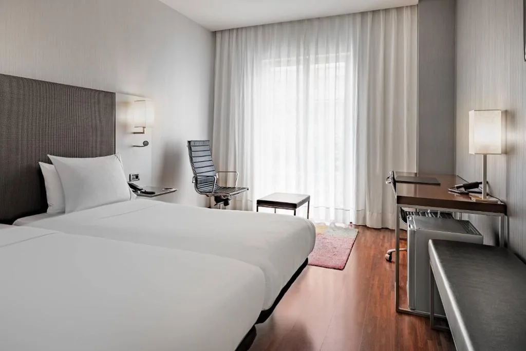 Habitación Doble Estándar - 2 camas — AC Hotel Burgos by Marriott