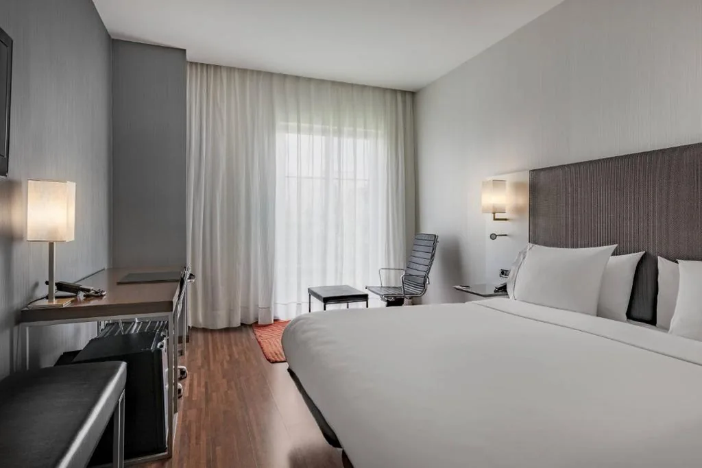 Habitación Estándar - Cama extragrande — AC Hotel Burgos by Marriott