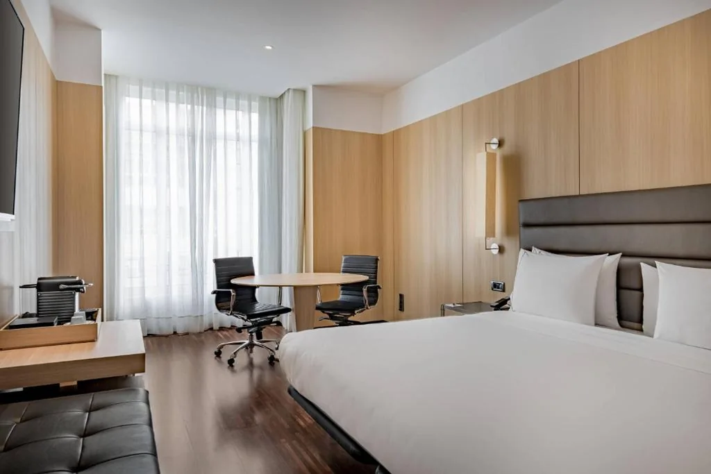 Habitación Superior con cama extragrande — AC Hotel Burgos by Marriott