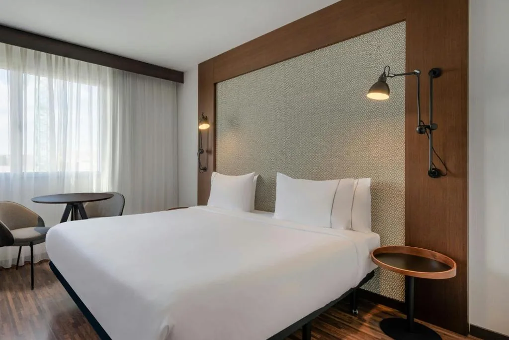 Habitación Estándar Plus - 1 cama extragrande — AC Hotel by Marriott Alicante