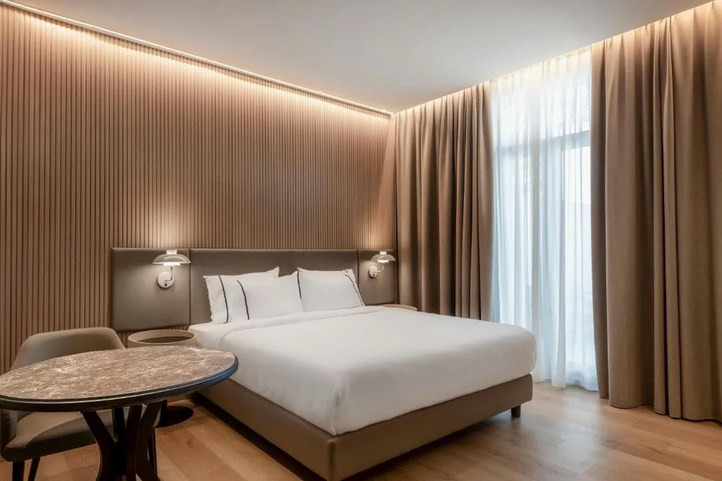 Quarto Duplo com cama grande e vista para a cidade — AC Hotel by Marriott Cartagena