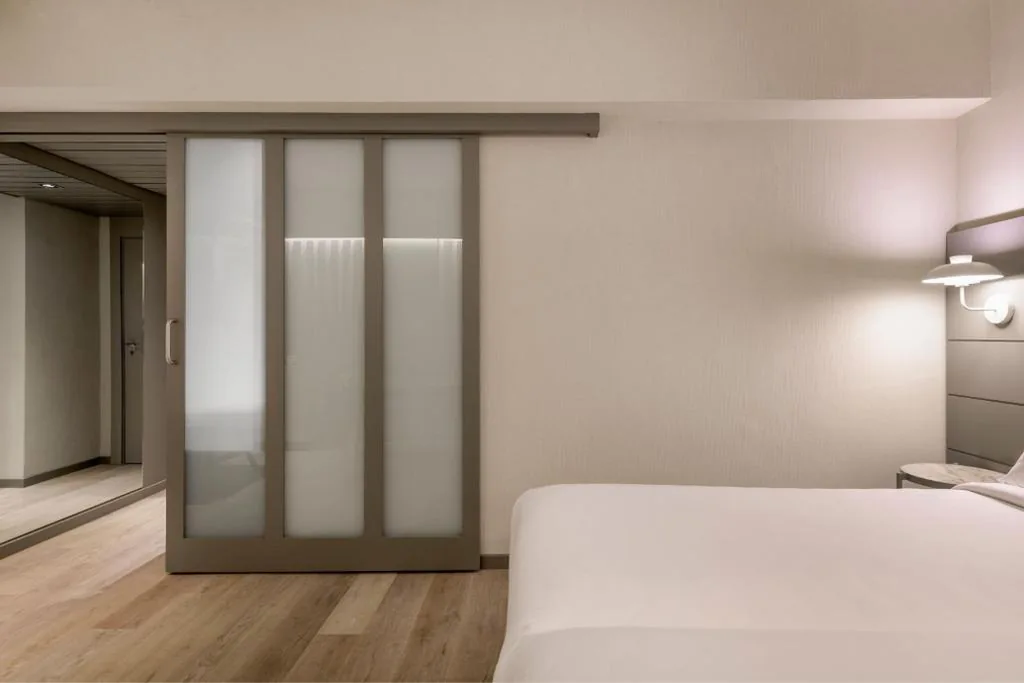 Estándar Plus 双人间－2张床 — AC Hotel Carlton Madrid by Marriott