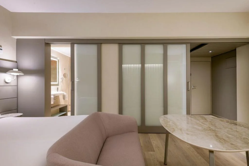 Superior 客房－1张特大双人床 — AC Hotel Carlton Madrid by Marriott
