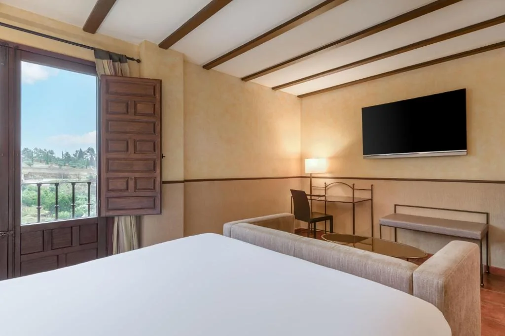 Standaardkamer met extra groot tweepersoonsbed en uitzicht — AC Hotel Ciudad de Toledo by Marriott