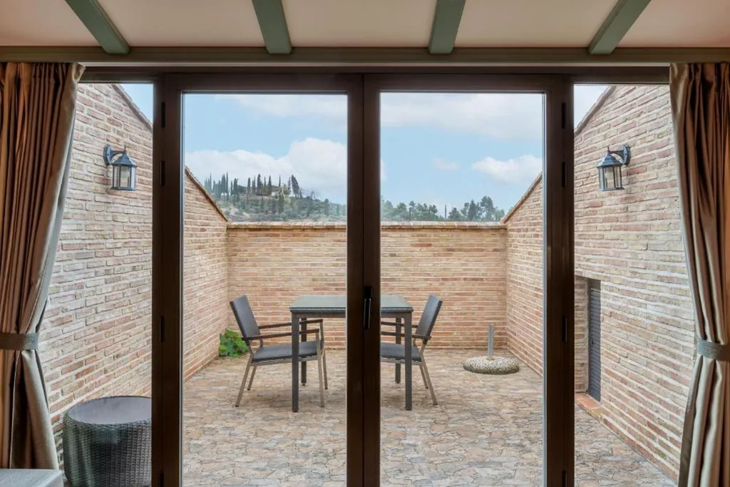 Superior kamer met terras - extra groot tweepersoonsbed — AC Hotel Ciudad de Toledo by Marriott