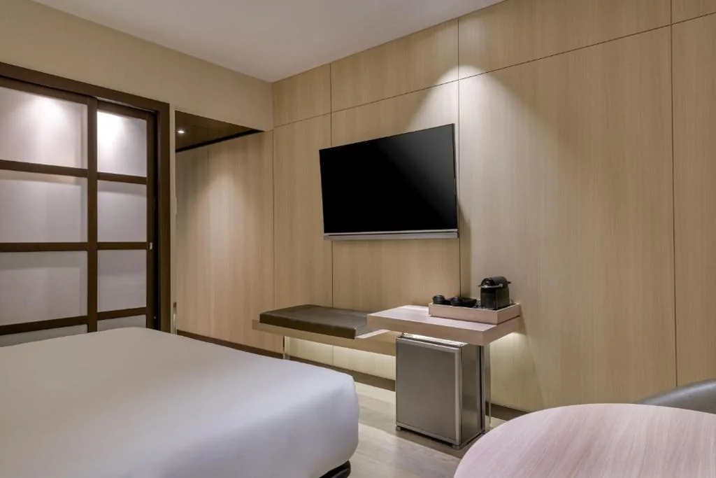 Quarto Standard com vistas - 1 cama extragrande — AC Hotel Ciutat de Palma by Marriott