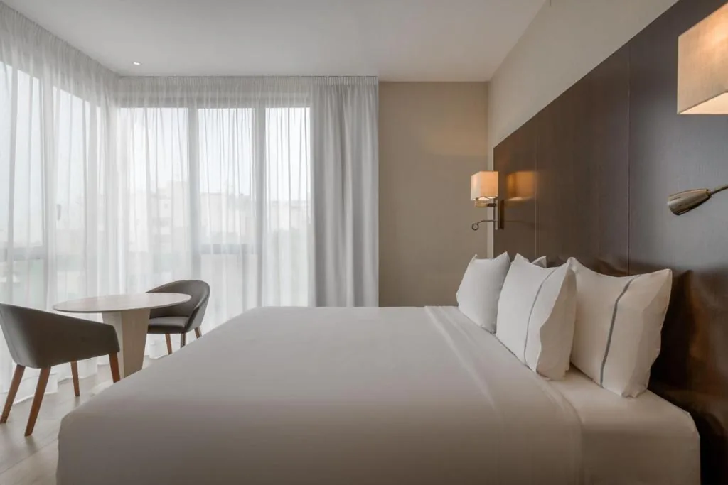 Quarto Superior com cama extragrande — AC Hotel Ciutat de Palma by Marriott