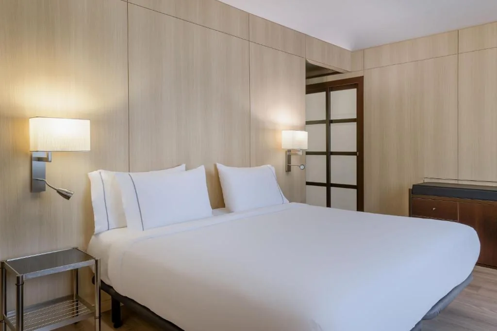 Camera Superior con letto extra large — AC Hotel Córdoba by Marriott