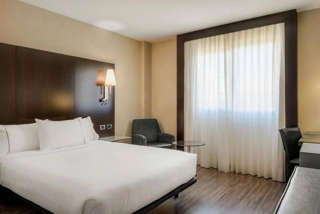 スタンダードルーム - 大きなベッド1台 — AC Hotel Elda by Marriott