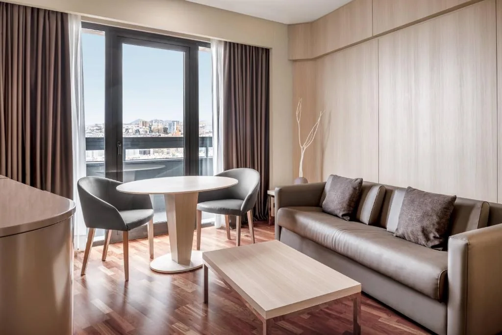 Suite Junior com sofá-cama, cama extragrande e vistas para o mar - Piso superior — AC Hotel Gran Canaria by Marriott