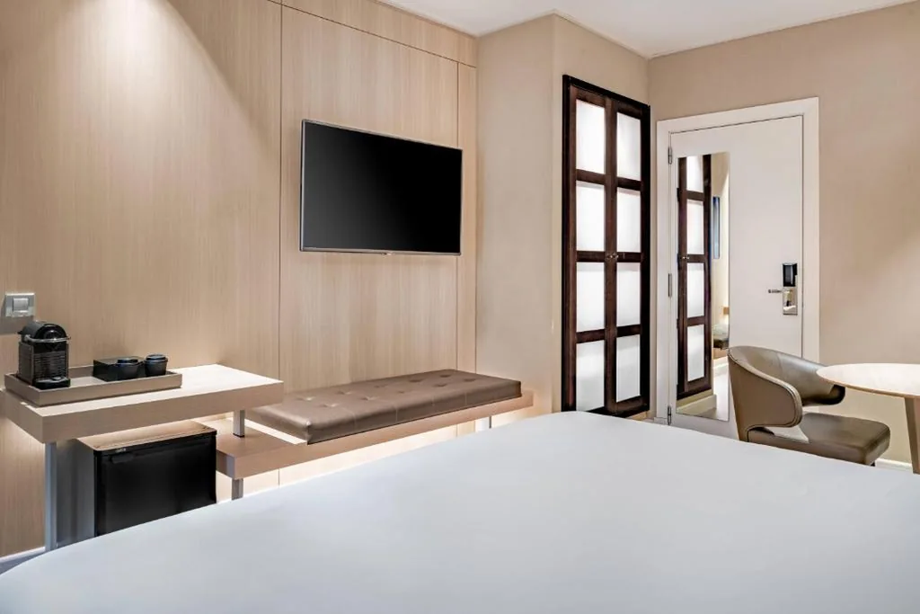 Superior-Zimmer, Gästezimmer, extragroßes Bett — AC Hotel Irla by Marriott