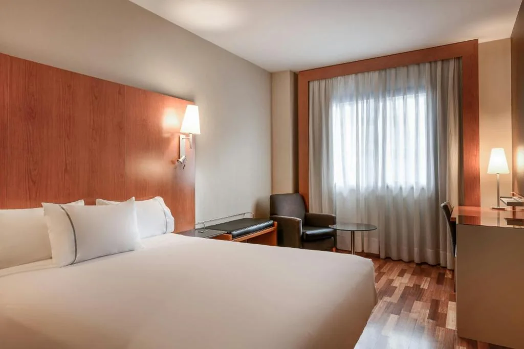 スタンダードルーム（大型ベッド1台） — AC Hotel León San Antonio by Marriott