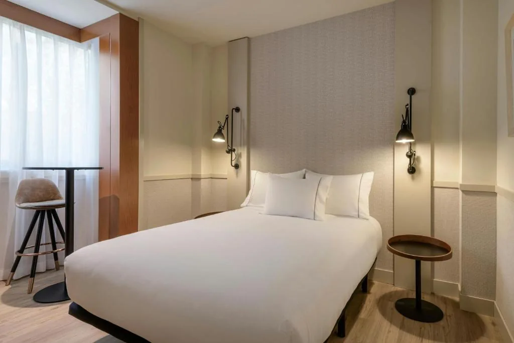 スタンダードルーム（クイーンベッド1台） — AC Hotel Los Vascos by Marriott