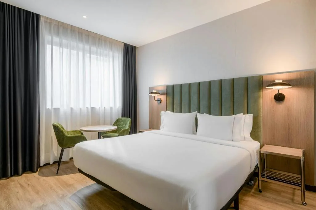 特大床客房 — AC Hotel Madrid Feria by Marriott
