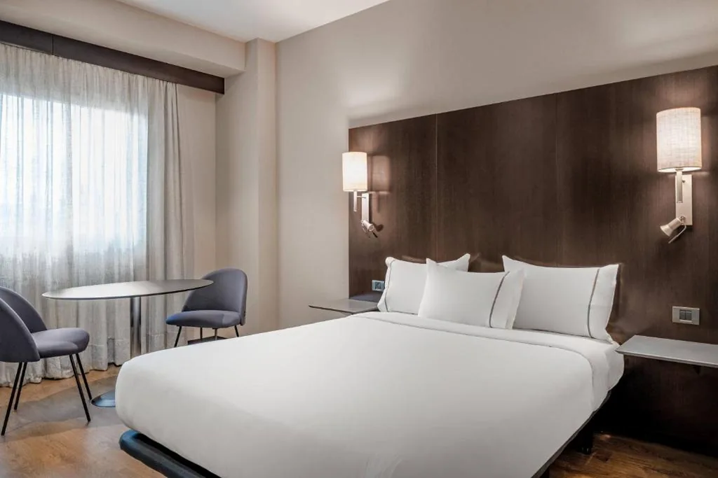 Standaardkamer - 1 groot tweepersoonsbed — AC Hotel Oviedo Fórum by Marriott