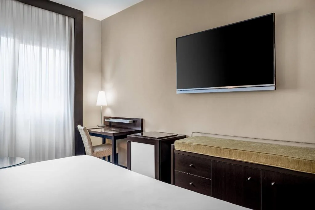 Juniorsuite met extra groot tweepersoonsbed — AC Hotel Oviedo Fórum by Marriott