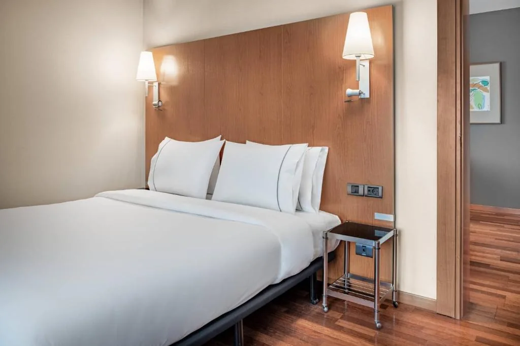 Junior Suite con letto matrimoniale extra-large — AC Hotel Ponferrada by Marriott