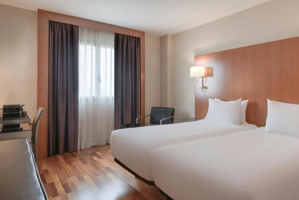 Habitación Doble Estándar - 2 camas — AC Hotel Sevilla Fórum by Marriott