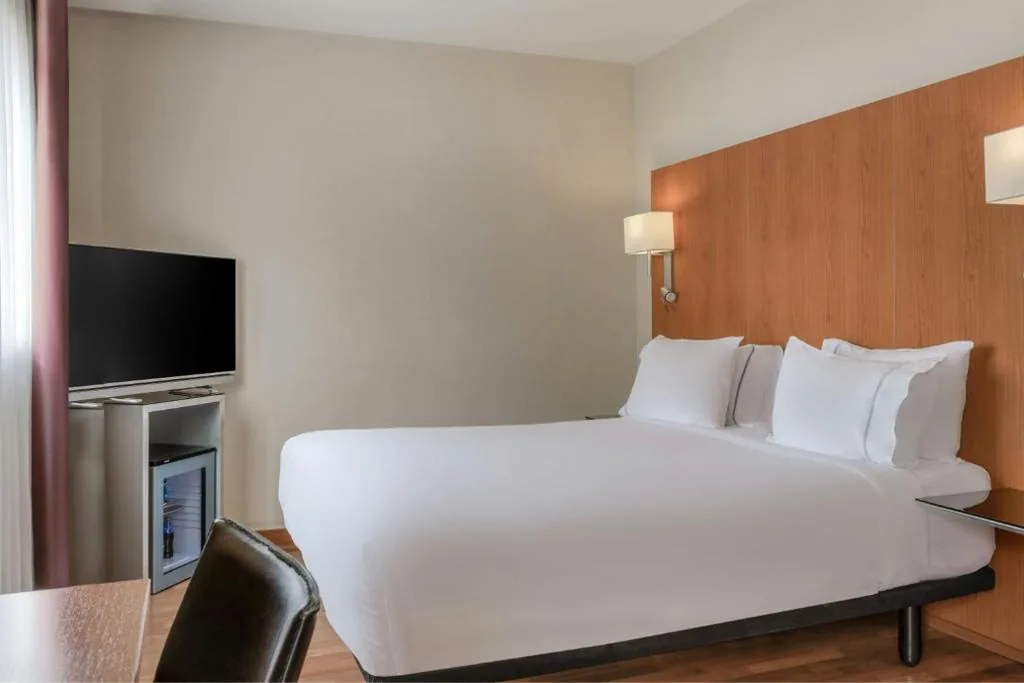 Habitación Estándar - Cama extragrande — AC Hotel Sevilla Fórum by Marriott