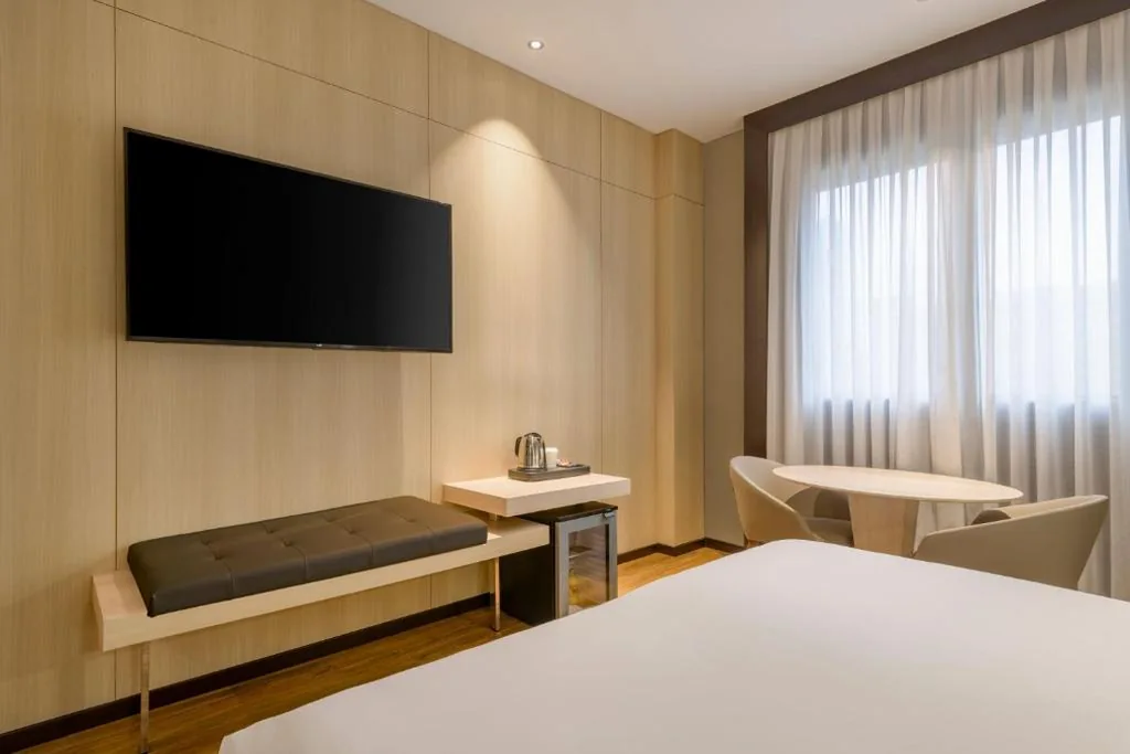 Habitación Estándar - 1 cama grande — AC Hotel Valencia by Marriott
