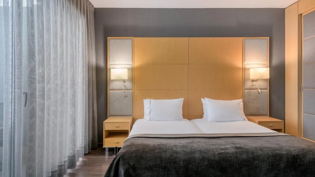 Suite Junior Doble de 1 dormitorio con vistas a la calle y 2 camas — AC Hotel Victoria Suites by Marriott