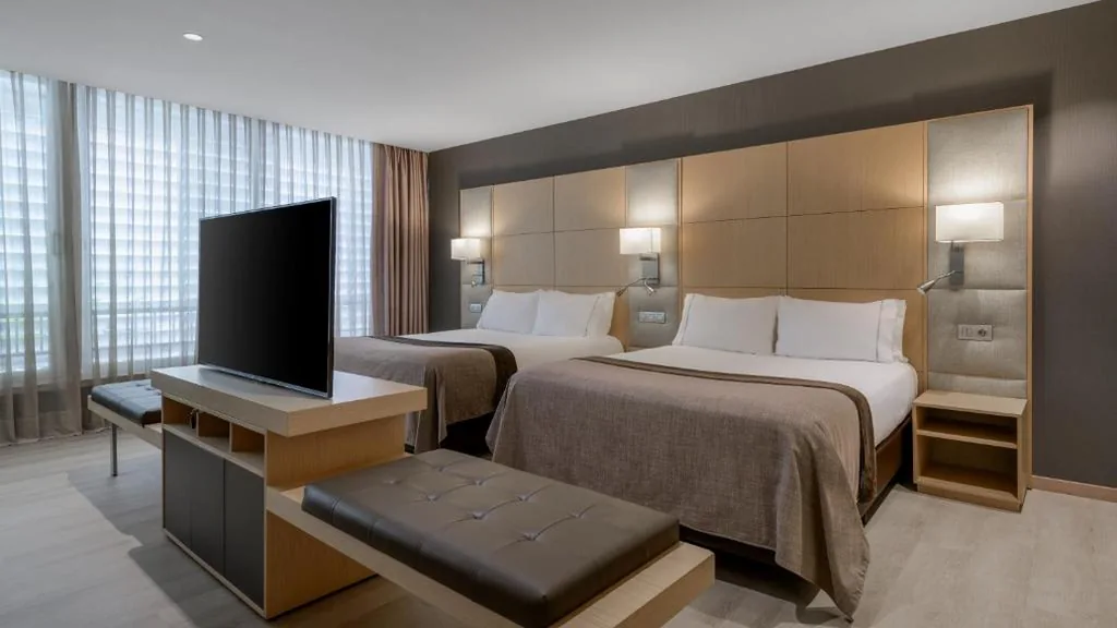 Suite Junior Premium de 1 dormitorio con 2 camas — AC Hotel Victoria Suites by Marriott