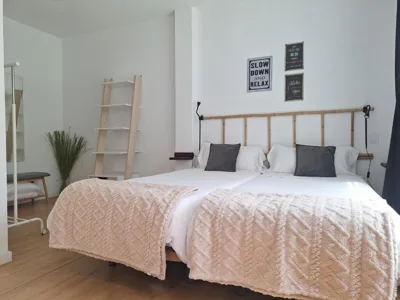 Acero y Piedra Apartamentos con jardín privado — 写真 8