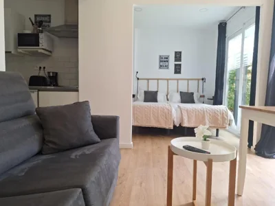 Acero y Piedra Apartamentos con jardín privado — 写真 9