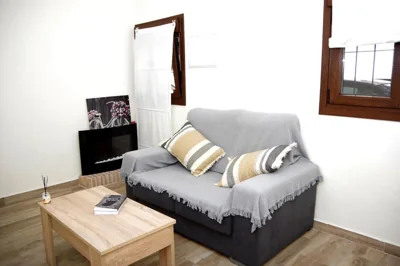 Acogedora casita con barbacoa — 写真 9