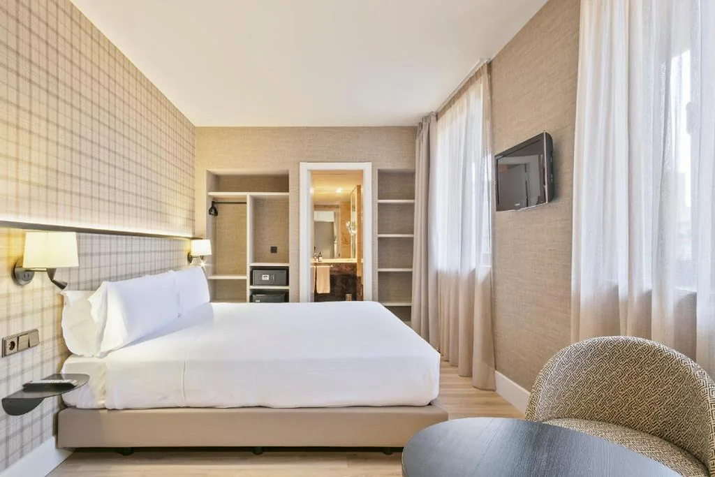 Deluxe Room with Extra-Large Bed — Acta CITY47