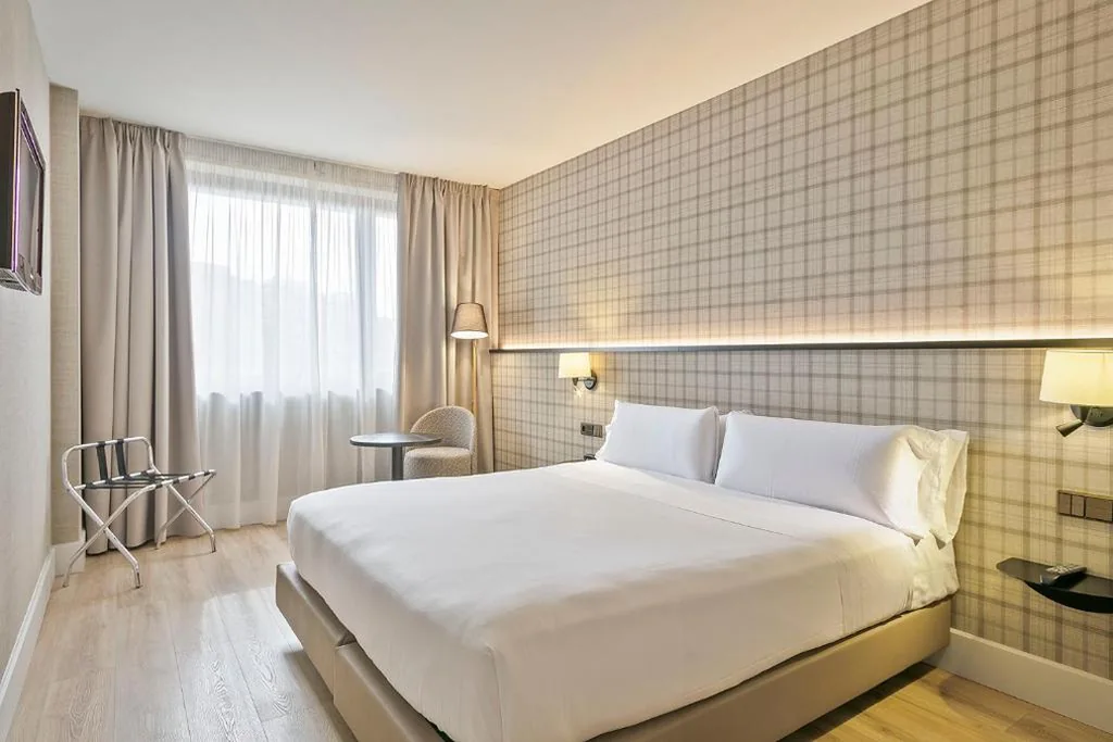 Superior Room - 1 Large Bed — Acta CITY47
