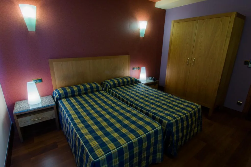Habitación Doble - 2 camas — Adeko Hotel