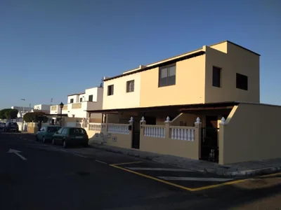 adosado cerca del mar — Foto 6