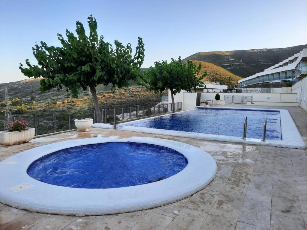 Adosado familiar 160 m, 2 piscinas, vistas al mar y montaña, 7 personas, wifi, mascotas, cuna