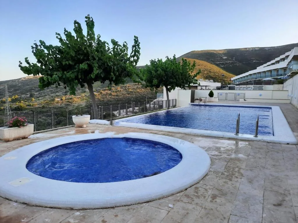 Casa Unifamiliar de 2 dormitorios — Adosado familiar 160 m, 2 piscinas, vistas al mar y montaña, 7 personas, wifi, mascotas, cuna