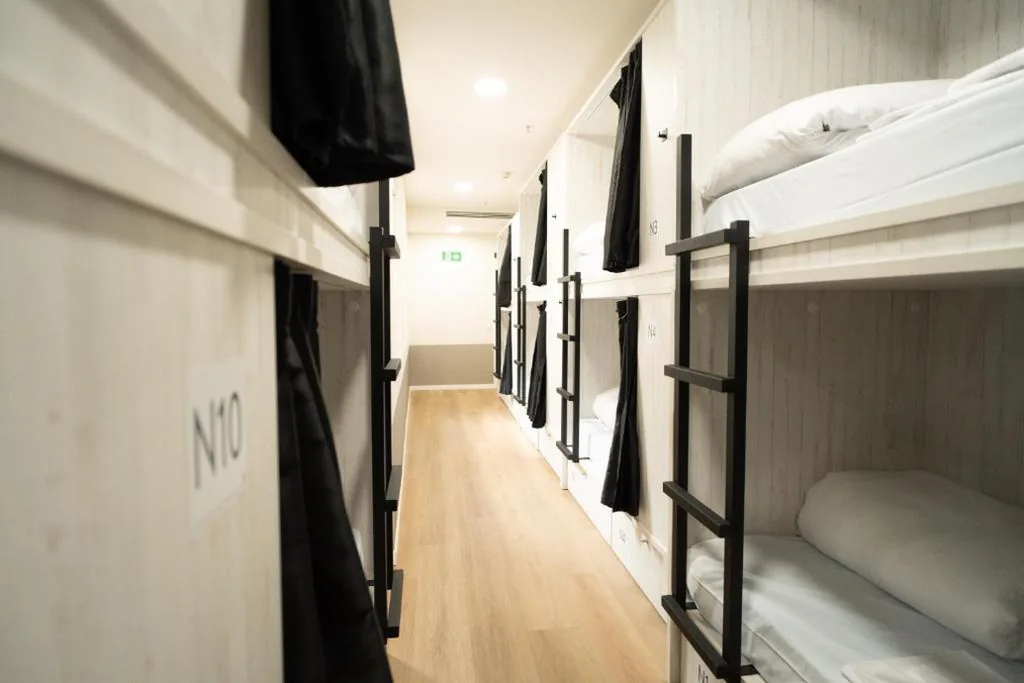 Einzelbett im gemischten Mehrbettzimmer mit 14 Betten — Adventure Hostel Madrid