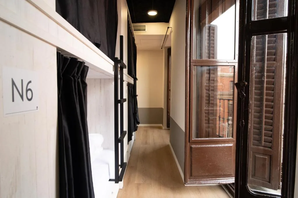 Gemischtes Mehrbettzimmer mit 8 Betten — Adventure Hostel Madrid