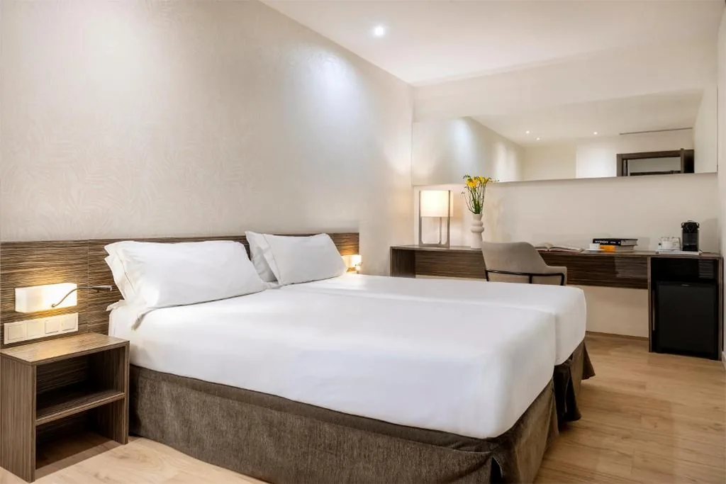 Deluxe tweepersoonskamer - 2 bedden — Aerotel Madrid Airport - Terminal 4