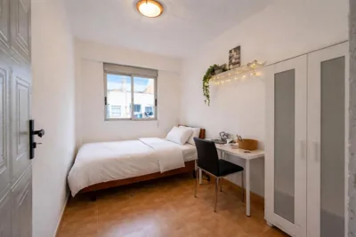 Affordable Rooms in Traditional Apartment — foto 12