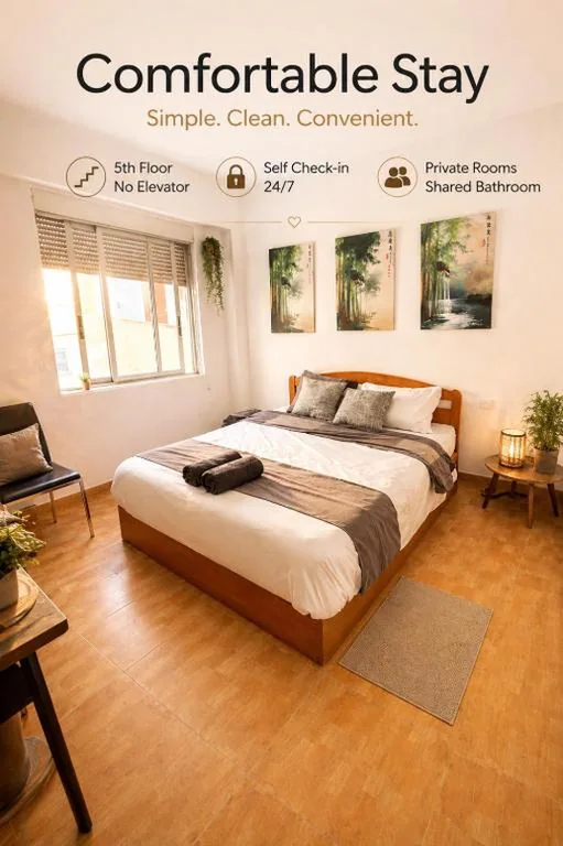 Tweepersoonskamer — Affordable Rooms in Traditional Apartment