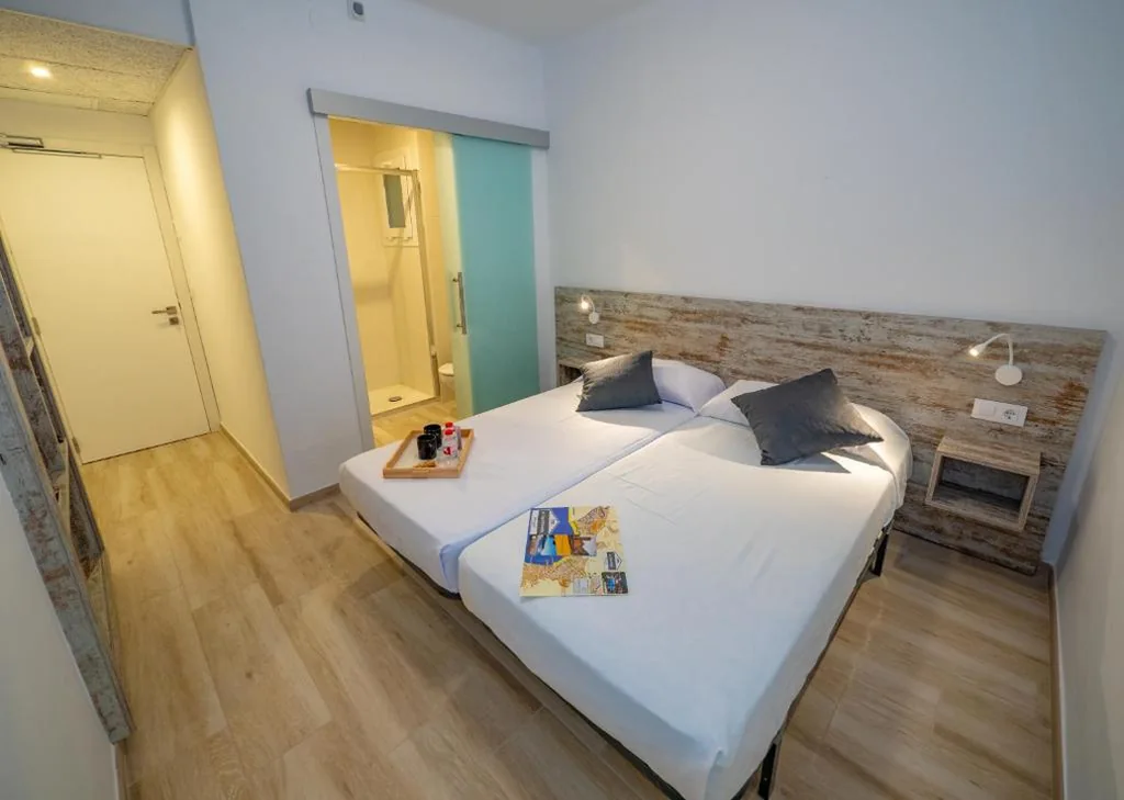 Camera doppia con doccia - 2 letti — Agi Gloria Rooms