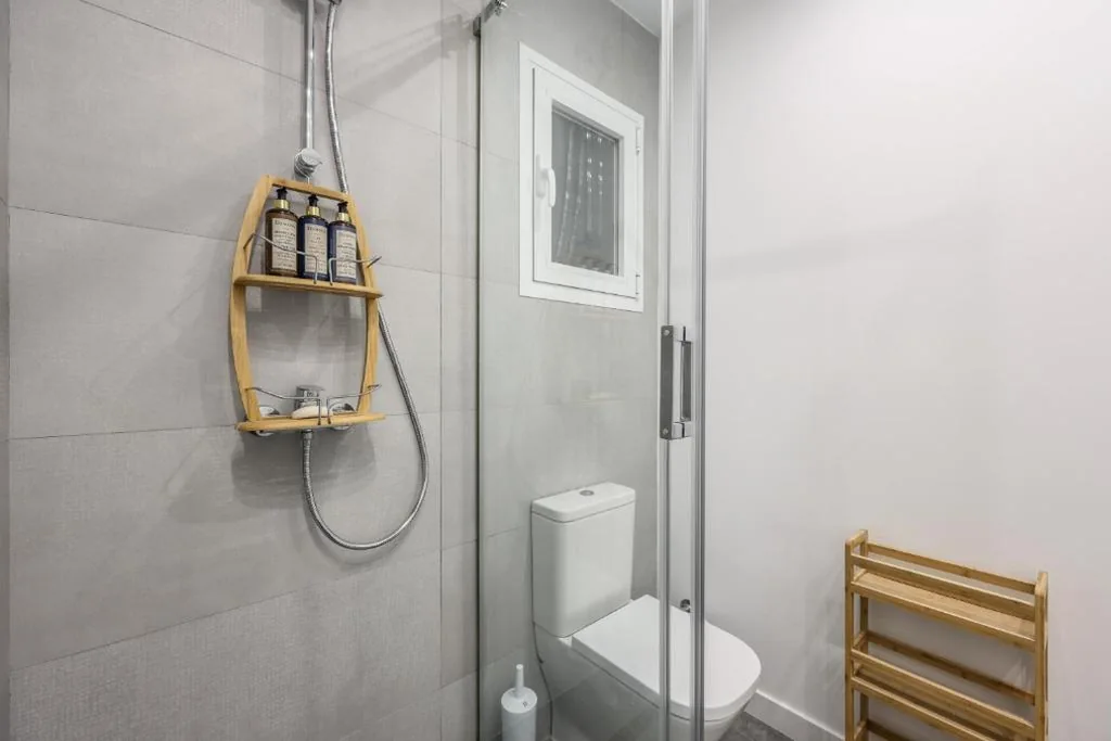 Habitación Doble con baño compartido - 1 o 2 camas — Agora Boutique Coliving Madrid