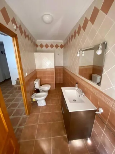 Agradable casa con chimenea interior y barbacoa. — photo 3