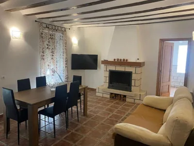 Agradable casa con chimenea interior y barbacoa. — photo 5