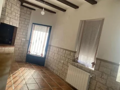 Agradable casa con chimenea interior y barbacoa. — photo 10